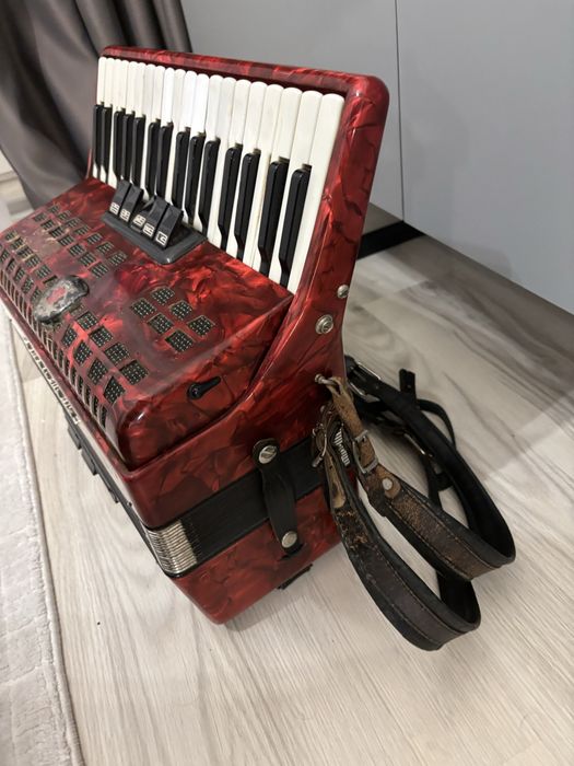 Acordeon Roayal Standard/ weltmeister Meteor 80 de basi