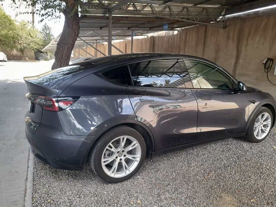 Tesla model Y 2021
