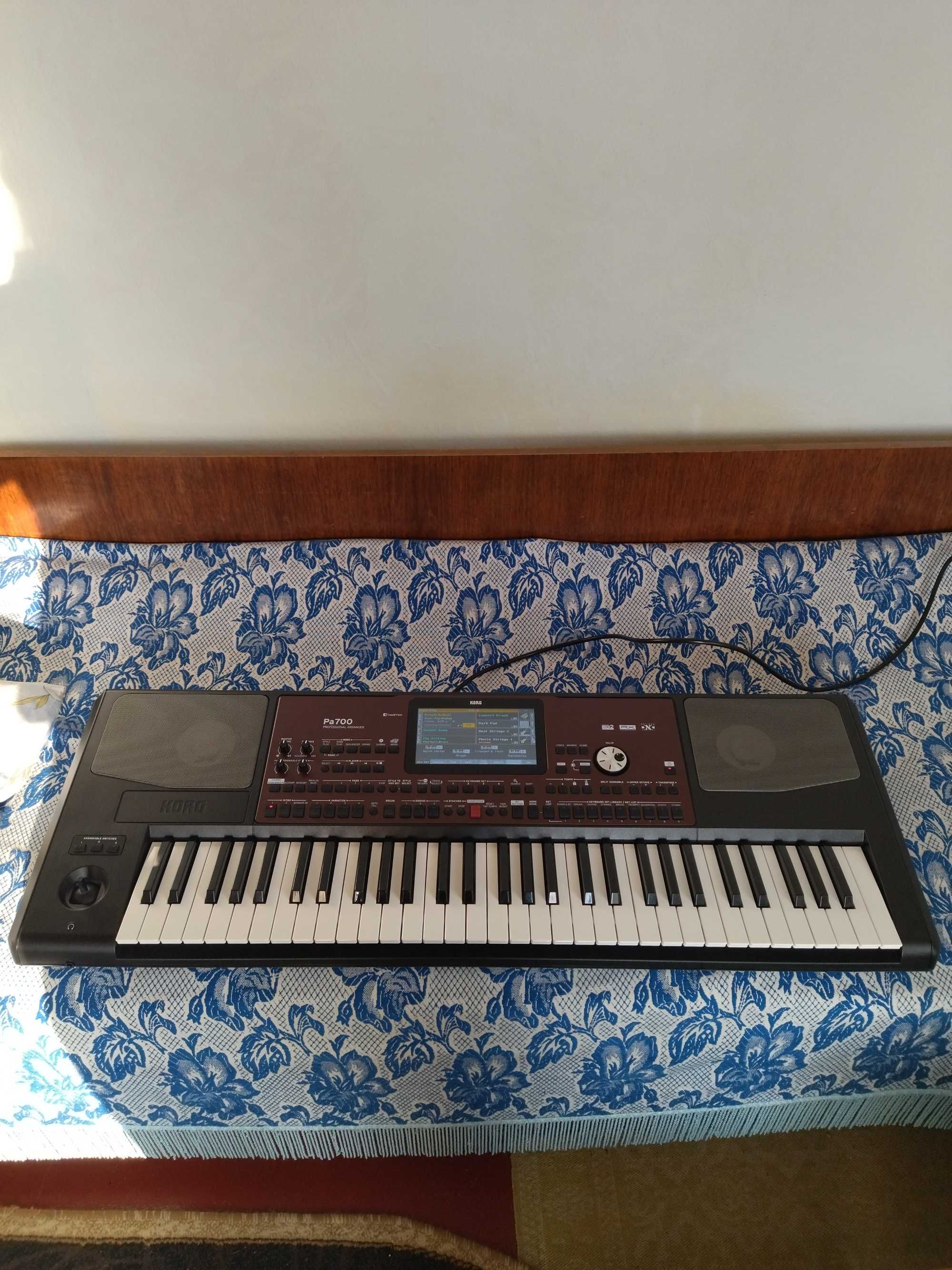 Професионален аранжор KORG PA 700