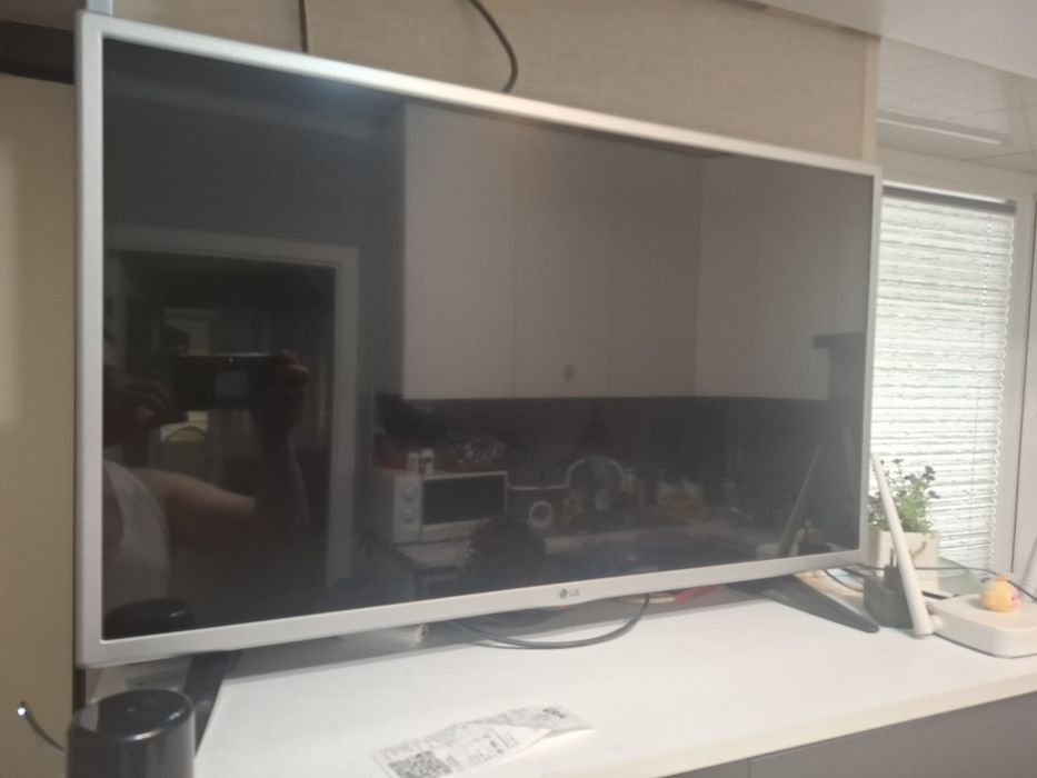 Телевизор  сотиладт