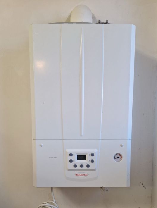 De vanzare centrala termica pe gaz 2500 ron!