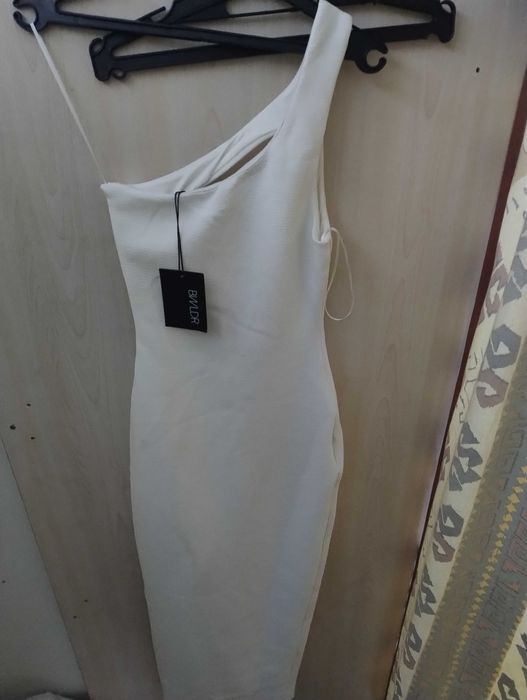 Официална рокля нова