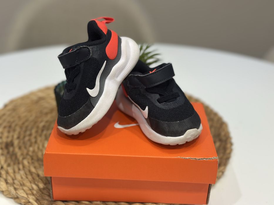 Nike  оригинални маратонки 18,5.