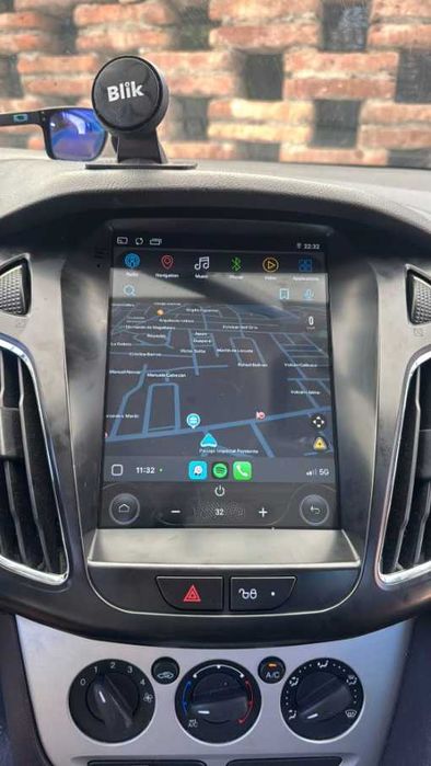 Navigatie Android 15 Ford Focus Mk3 Stil Tesla cu Carplay Android Auto
