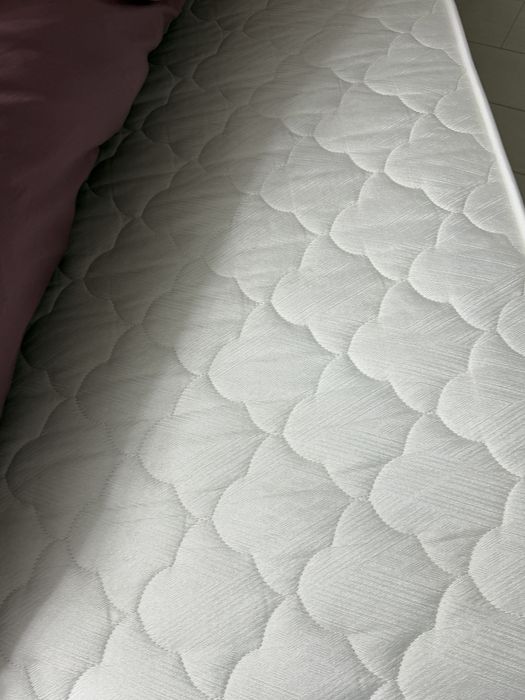 Кровать и матрас