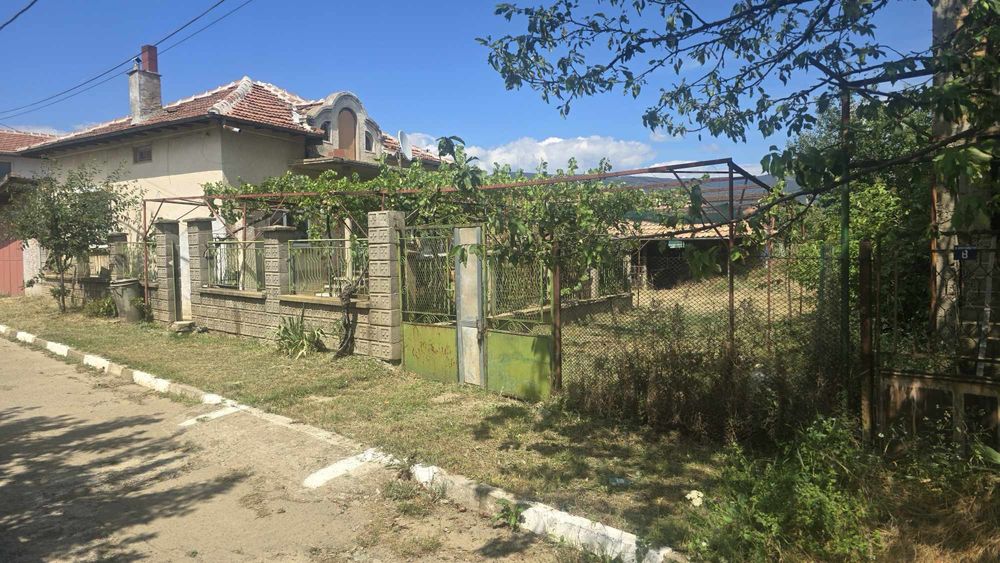 Едноетажна къща в село Шейново