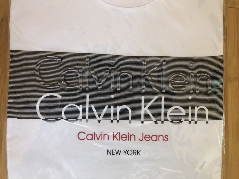 Tricou  Calvin Klein.Produs nou! Așteptăm comenzile dtra!