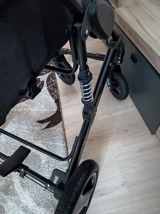 Vând carut bebelusi