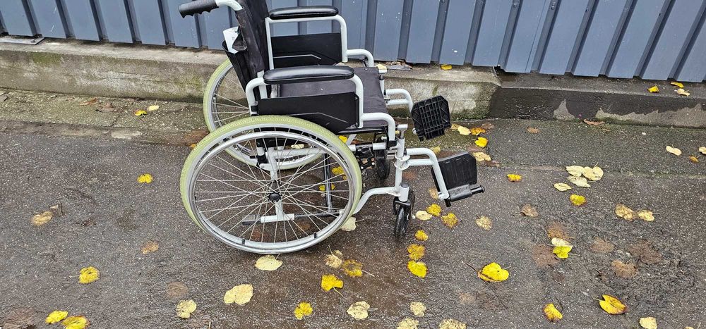 Scaun cu roți pentru persoane cu dizabilități scaun  cu rotile