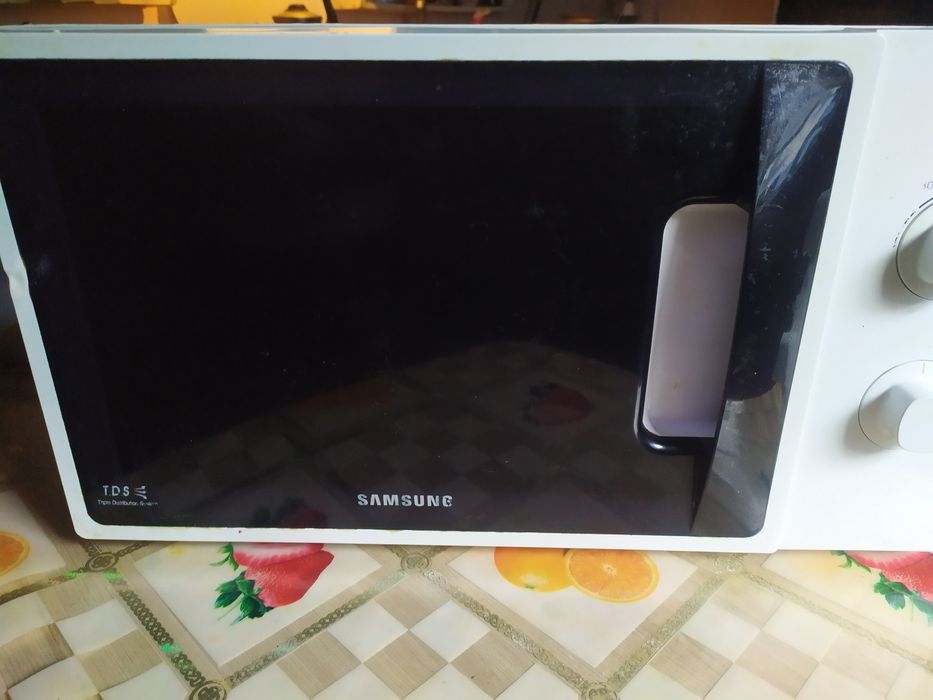 Продаю микроволновую печь бу