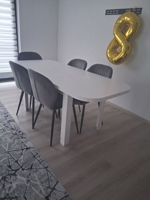 Masa extensibila cu 4 scaune 1000 lei