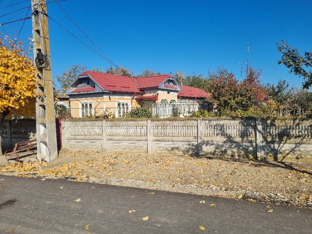 Vand Casă 4 camere + 3724 m2, com Fărcașele, jud Olt