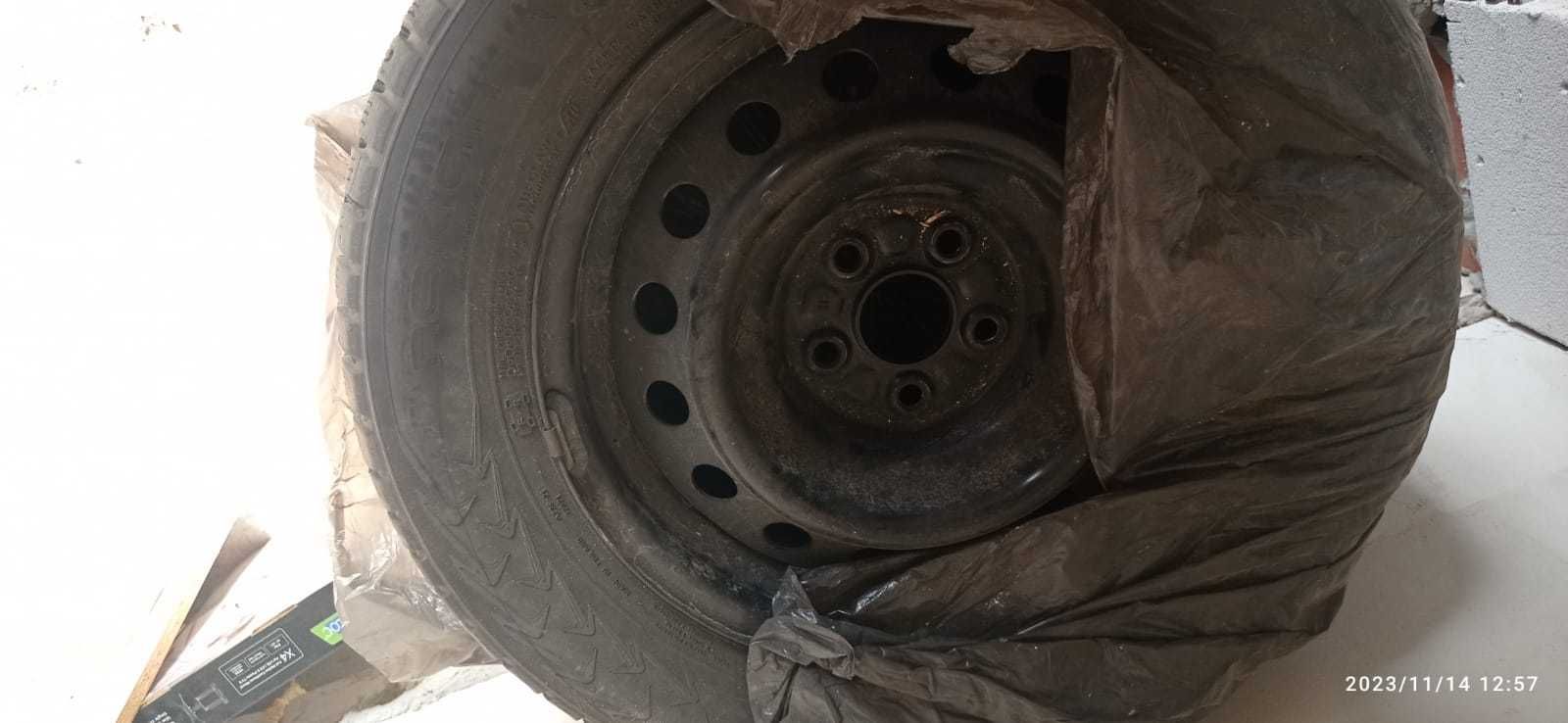 4 колеса зимних Nokian Hakkapeliitta  размер 195/65 R15