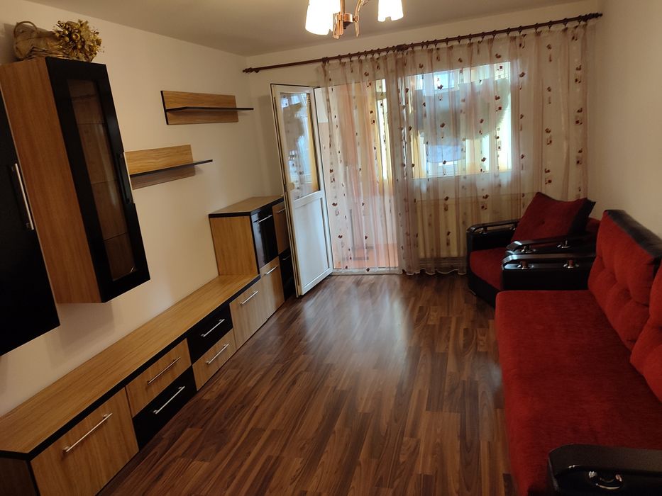 Închiriez apartament 3 camere