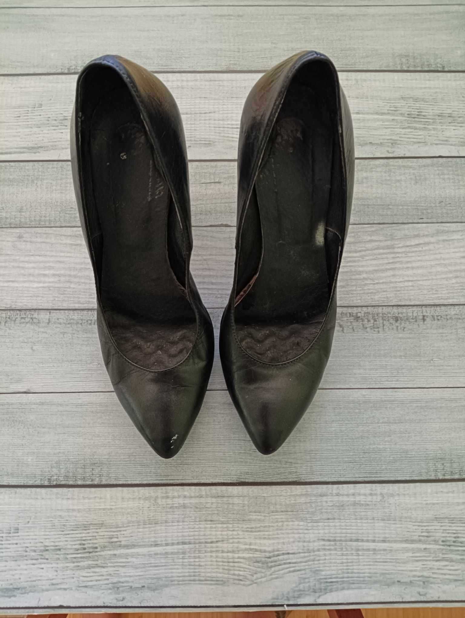 Елегантни кожени обувки - черно 37 номер