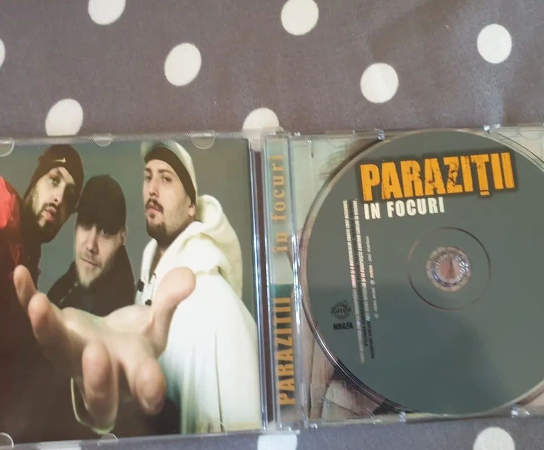 Album Parazitii În focuri original