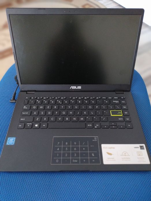 Laptop Asus E410M diagonala 14'