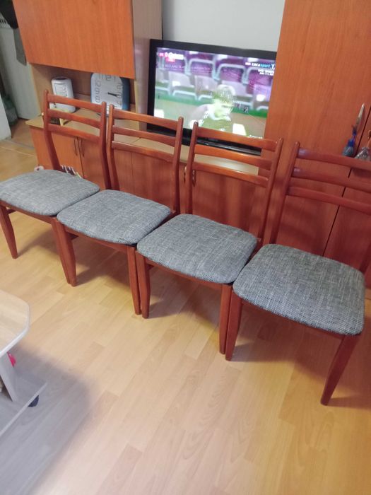 4 Scaune in stare buna