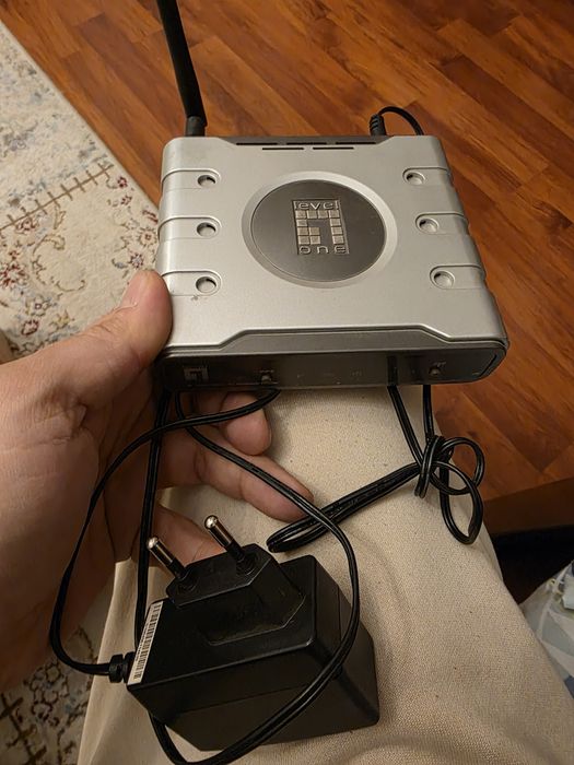 Wi-Fi роутер LevelOne WBR-6002 (с блоком питания)