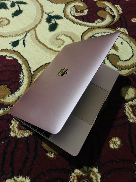 Macbook holati yaxshi narxi arzon srochni sotiladi
