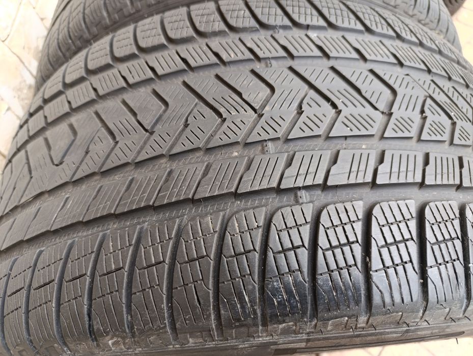 Зимни гуми Pirelli 325/40/22 dot 4822 GLS
