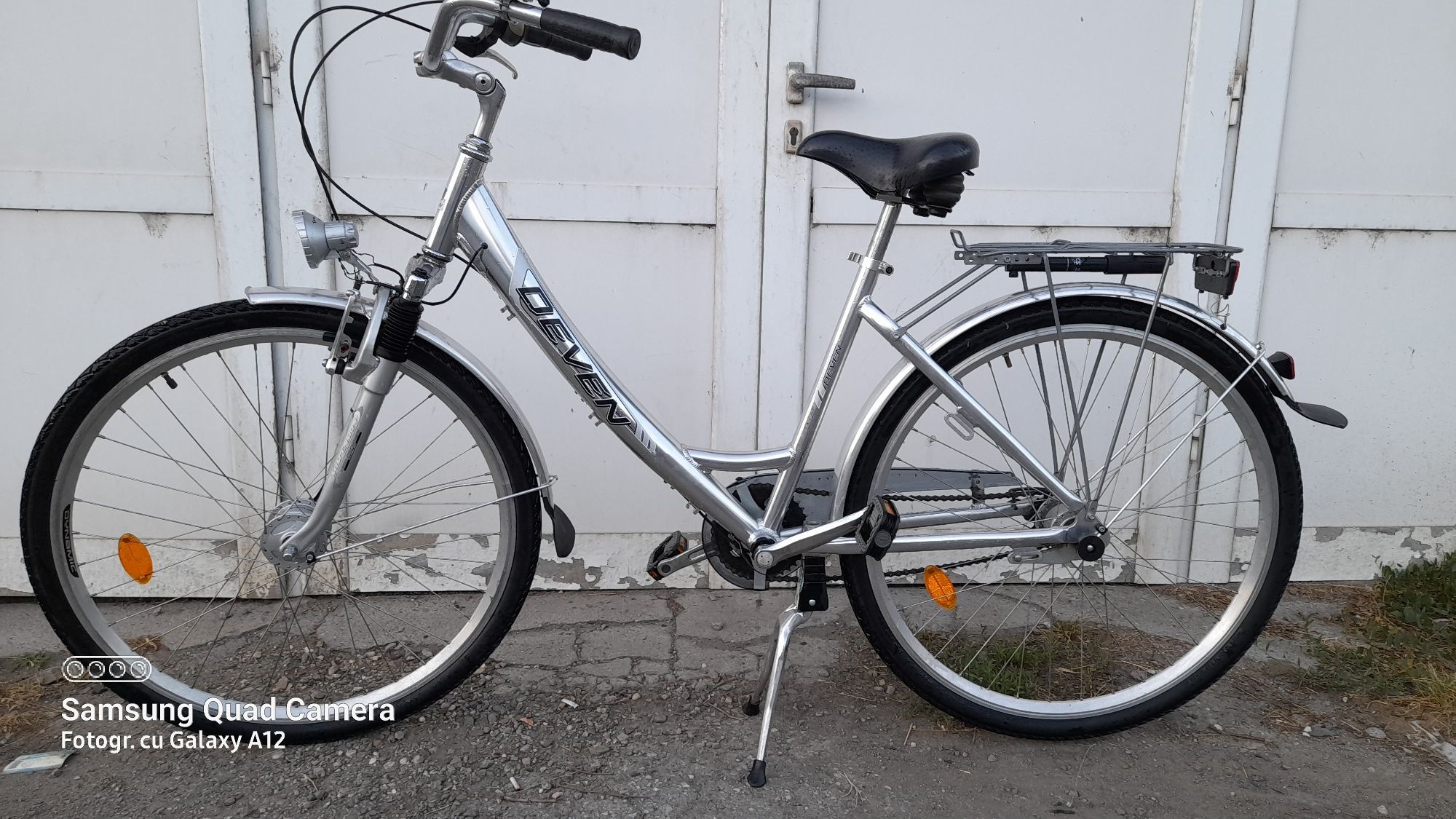 Bicicleta de oraș cu roti de 28 inch cu 7 viteze în butuc aproape noua