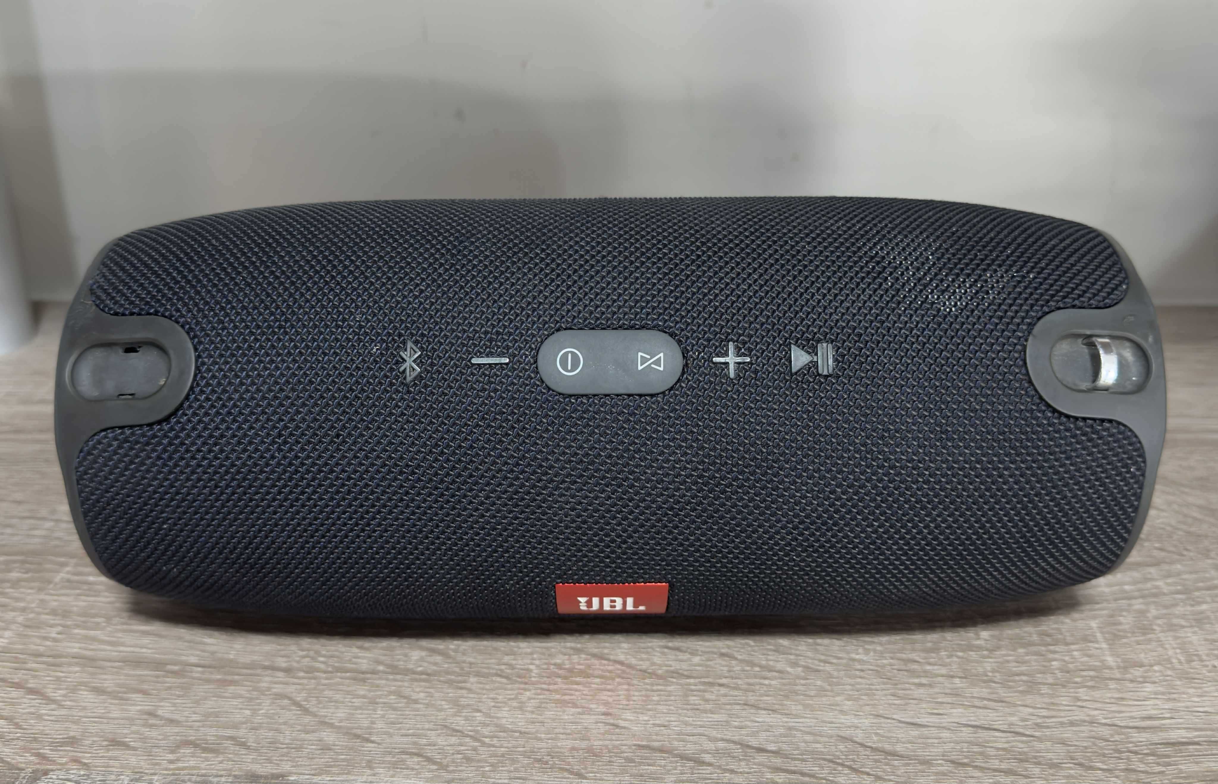 Продавам блутут колона JBL Xtreme 1