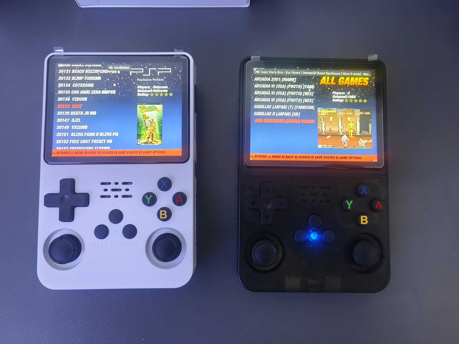 R36S Малка Портативна Конзола с хиляди ретро игри