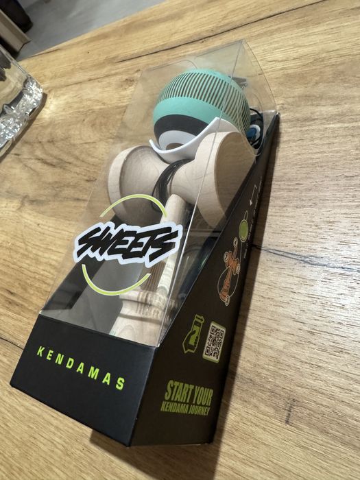 Kendama broken bones sweets mint green
