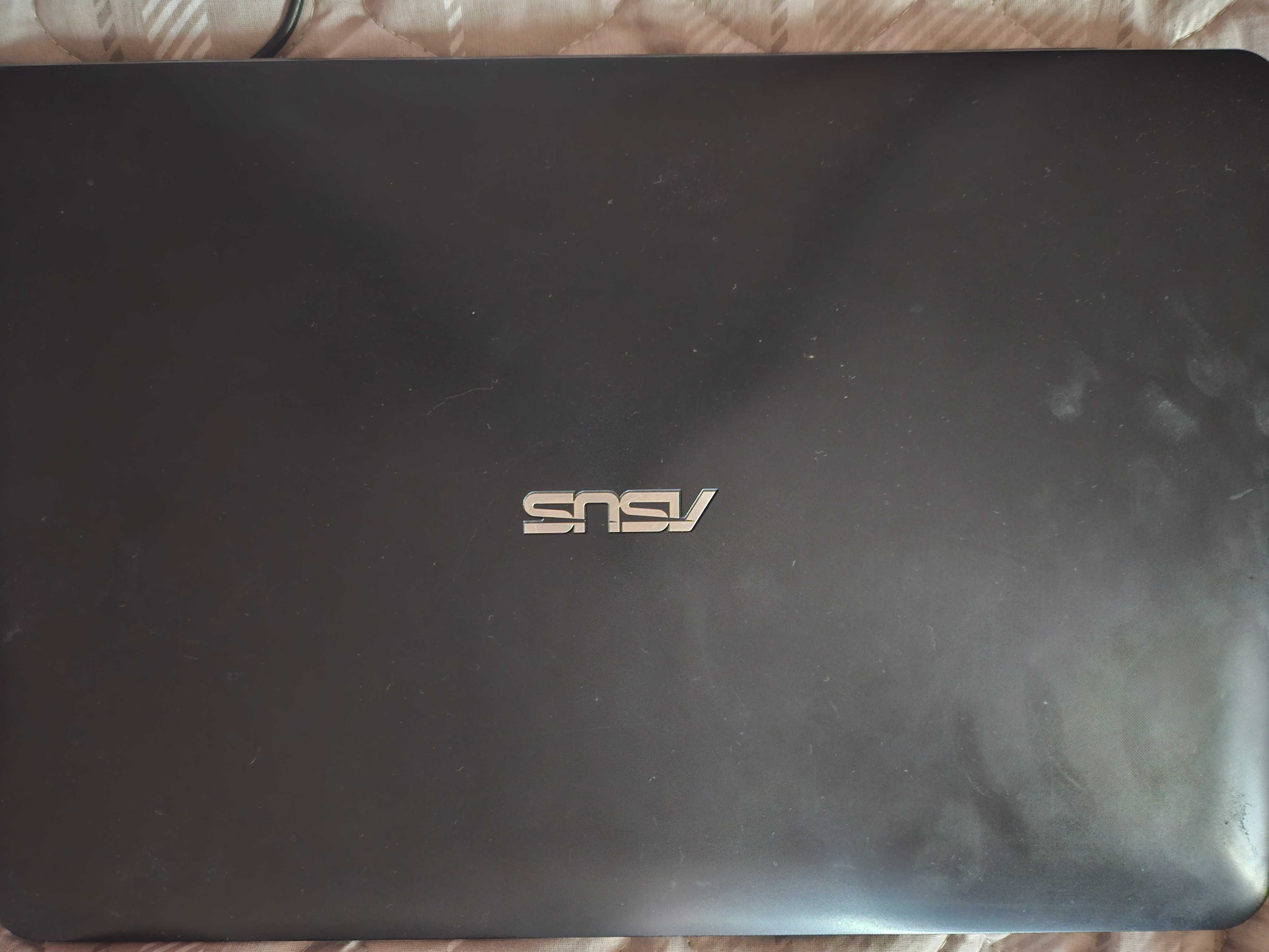 Laptop Asus F555Q