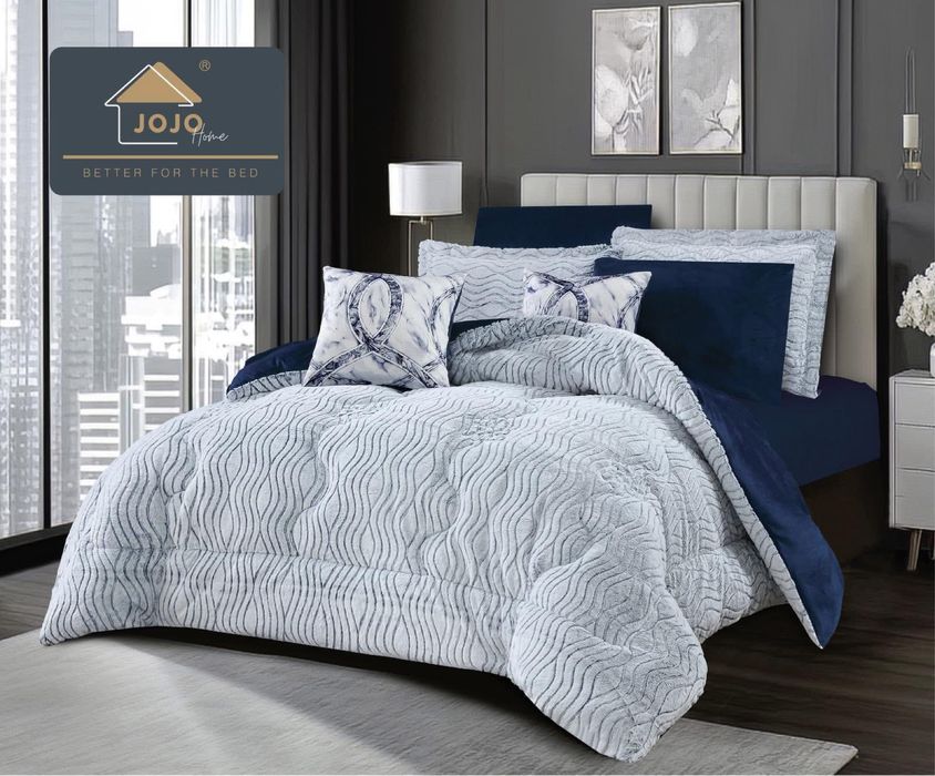 Set cuveltura de pat , material pufos si moale la atingere.