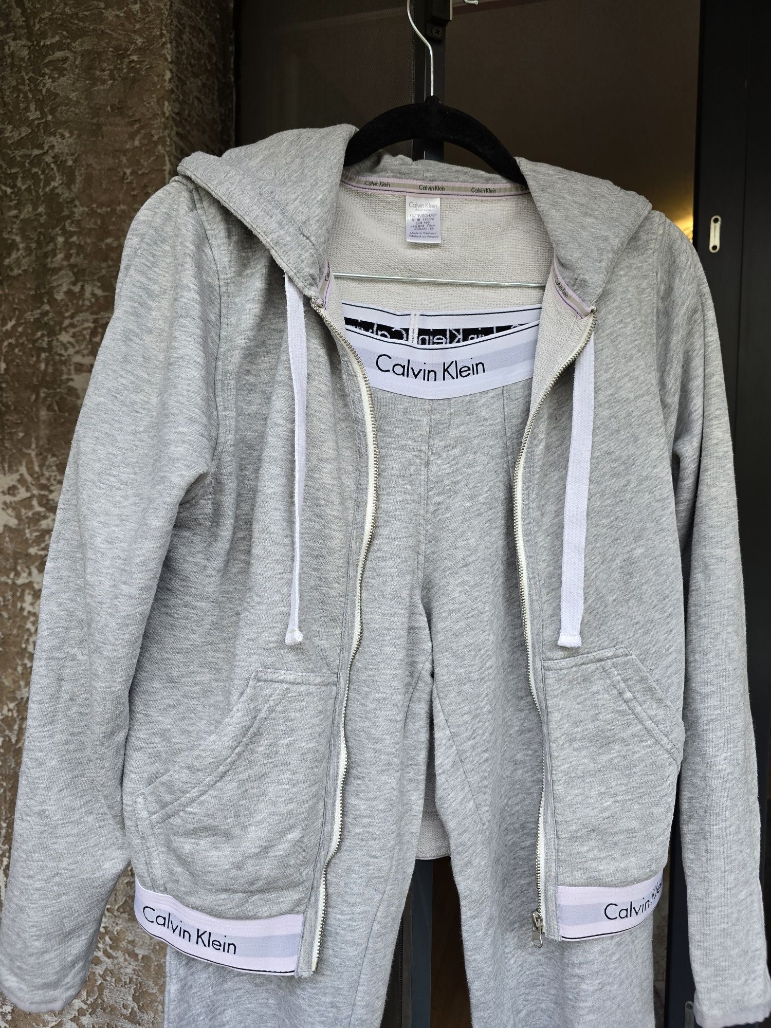 Спортен екип Calvin klein и Nike Xs