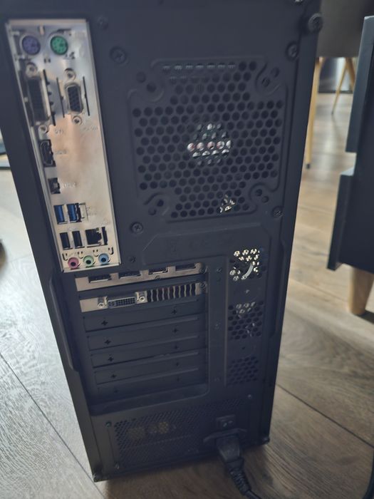 Настолен Геймърски Компютър с GTX 980/i7 6700/16 GB RAM
