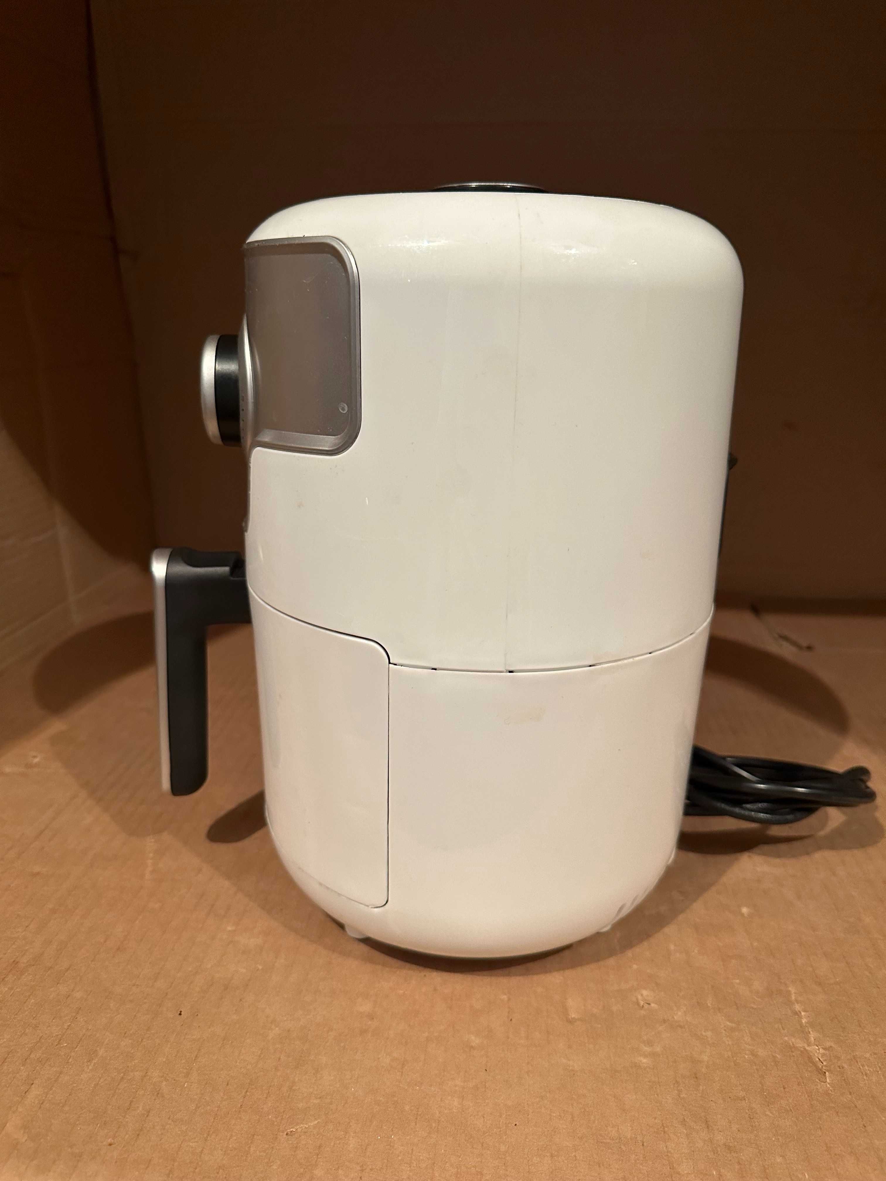 Фритюрникът с горещ въздух Air Fryer DASH на 120V