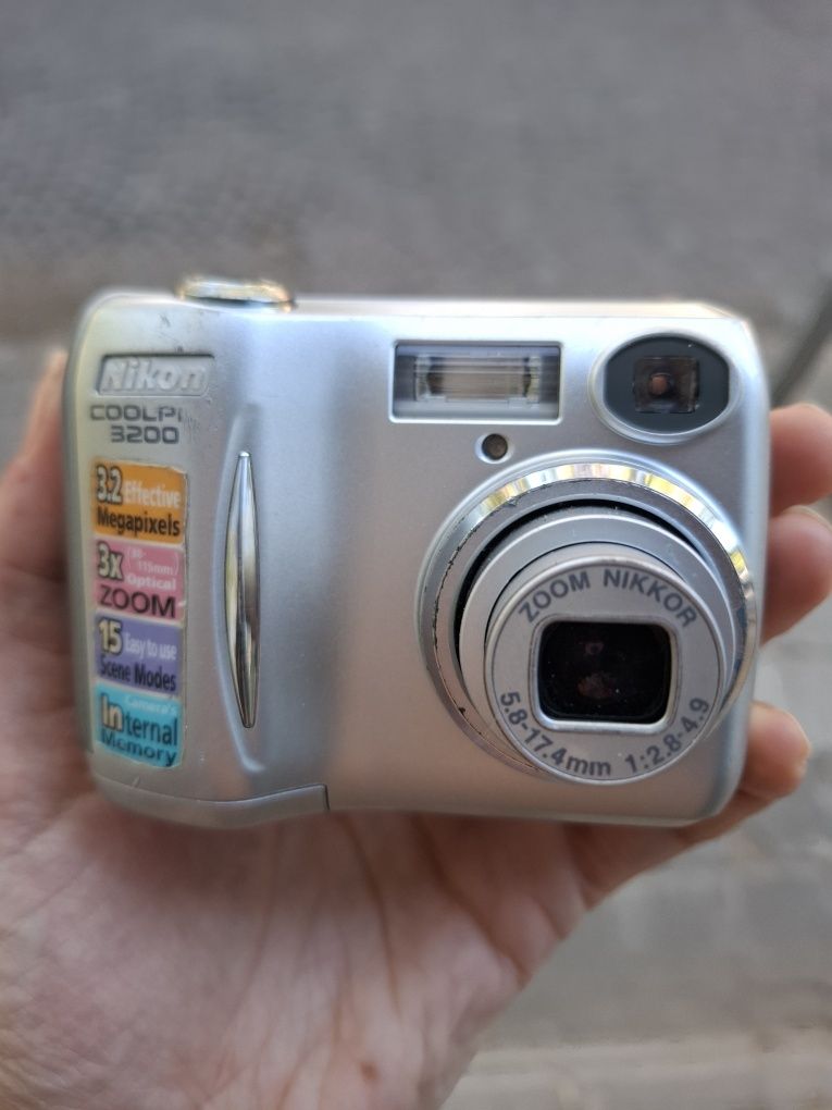 Компактен дигитален фотоапарат NIKON COOLPIX 3200