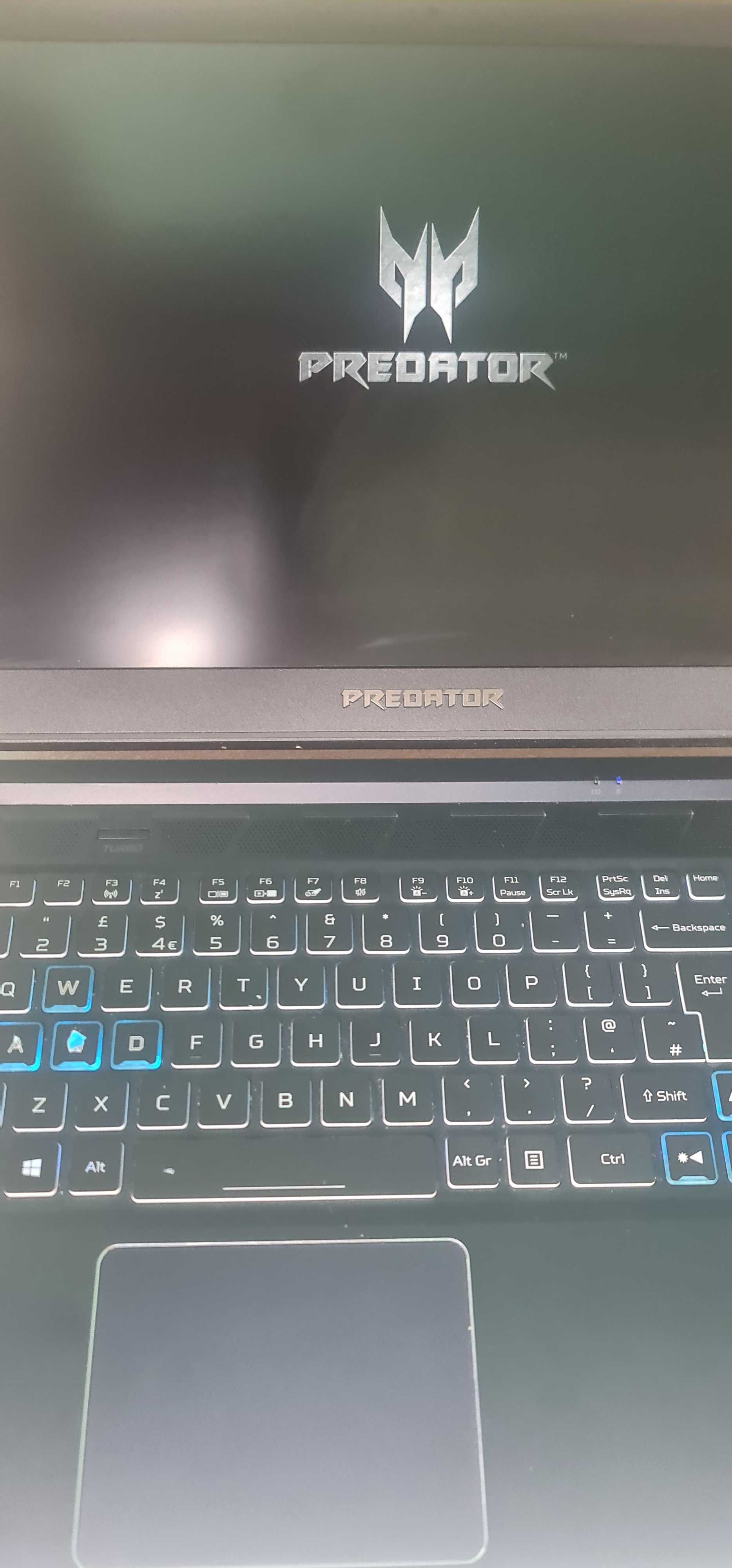 Acer predator  triton 300 / i7 10750h / rtx 2070 max-q