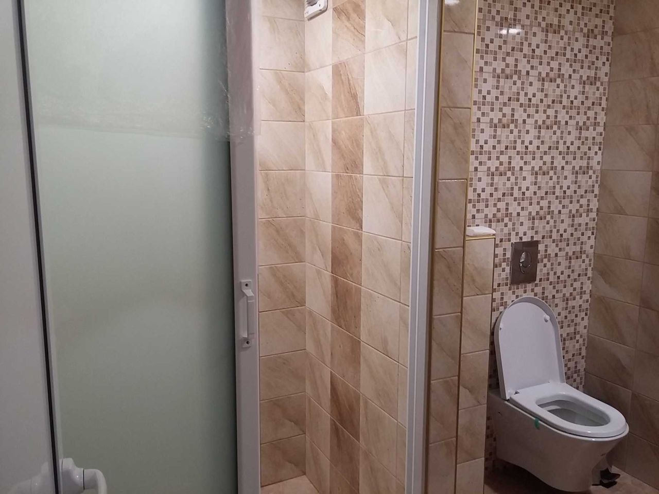 Продава се Тристаен апартамент в Добрич, Център - 94 кв.м за 1465 €/кв.м - Снимка #10