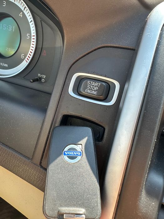 Volvo XC60 + 2 комплекта джанти с нови зимни гуми