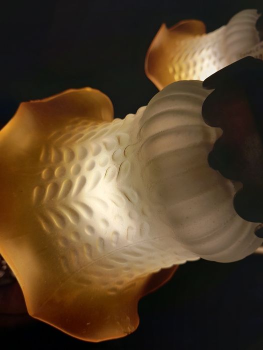 Lampa cu abajur din sticlă stil Tiffany