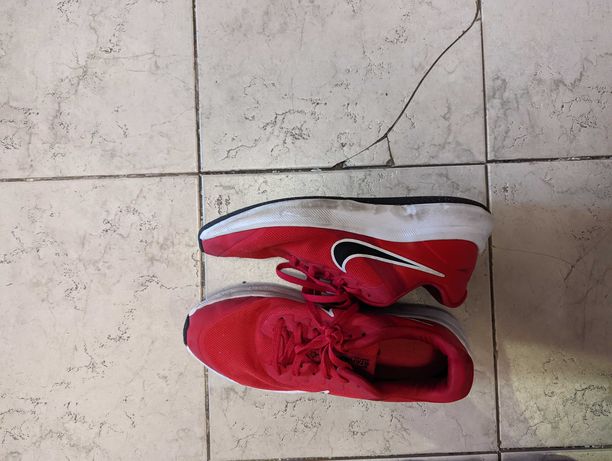 Кроссовки Nike  для мальчика 10-12 лет 38 размер красные