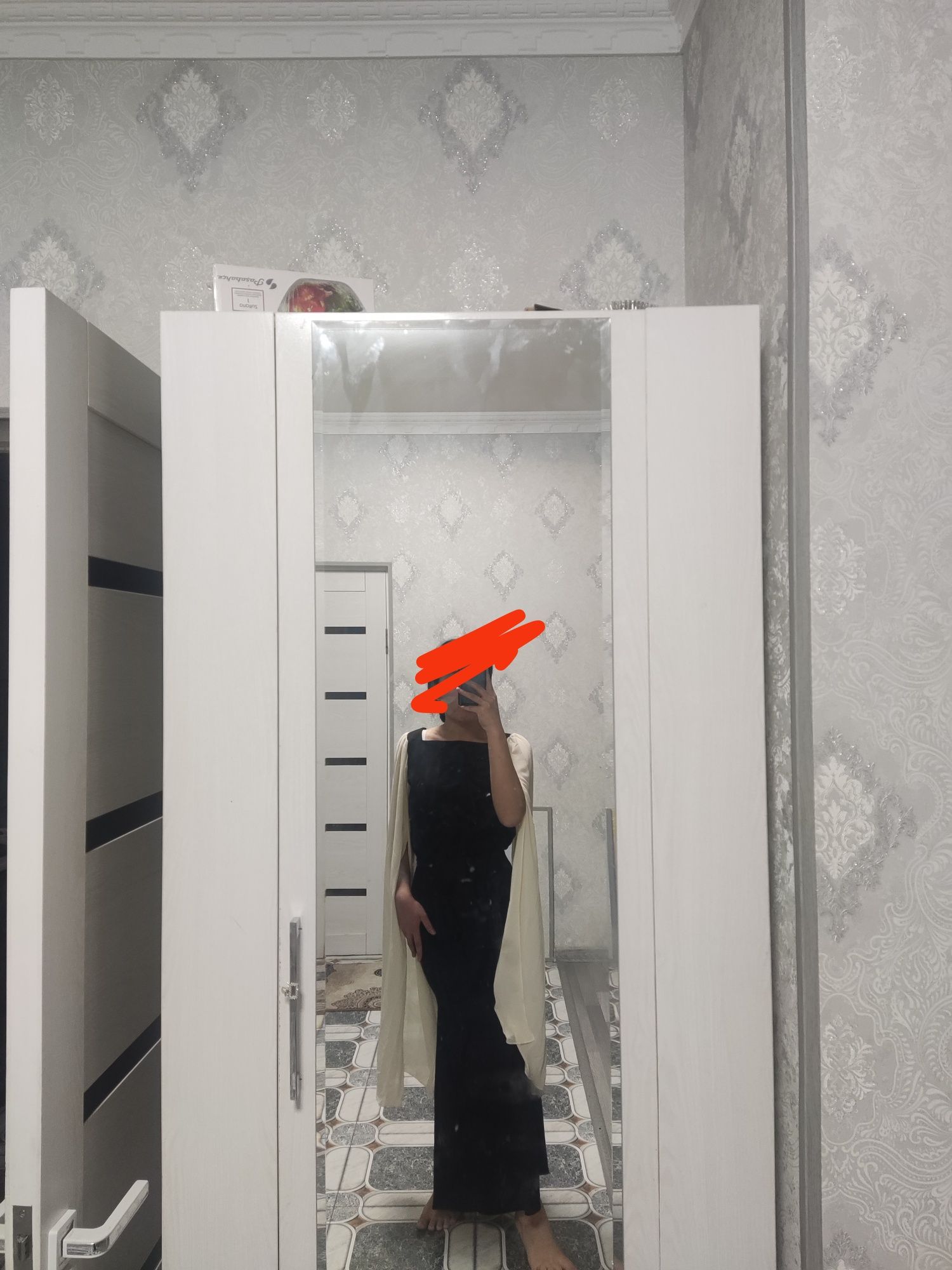 Абсолютно новый, одевался всего один раз.