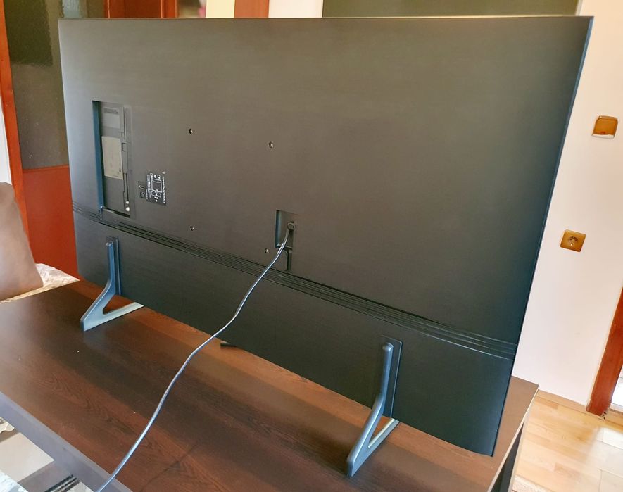 Телевизор - Samsung 50 ИНЧА - QLED - SMART TV - UHD - HDR !