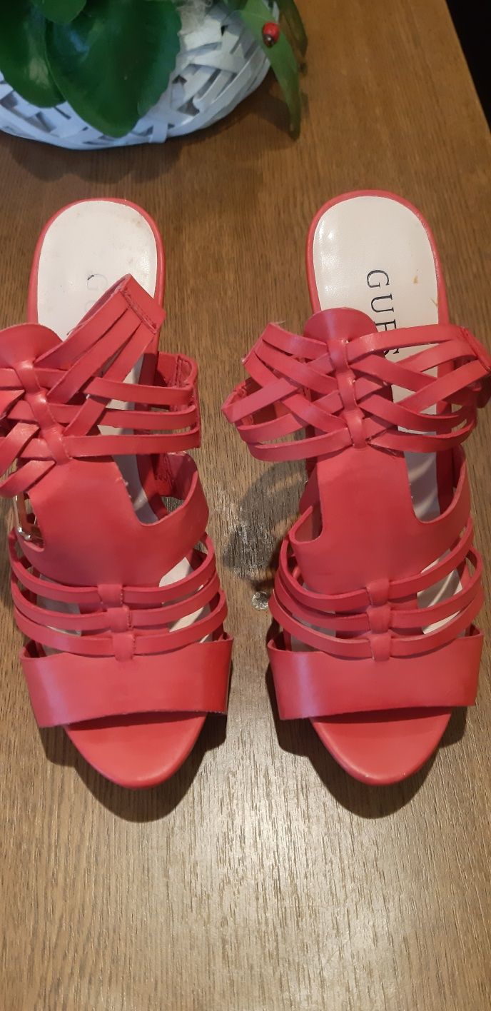 Pantofi femei marca GUESS , adusi din SUA
