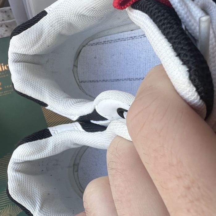Adidasi sport ca noi