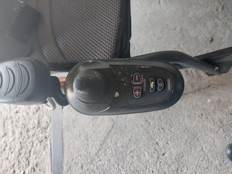 Carucior invalizi electric tracțiune față