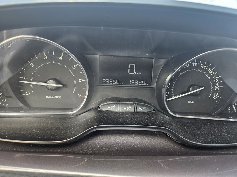 Vand peugeot 2008 super!!