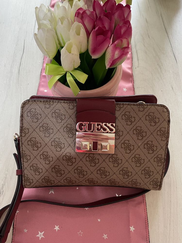 Красива и оригинална чанта  Guess