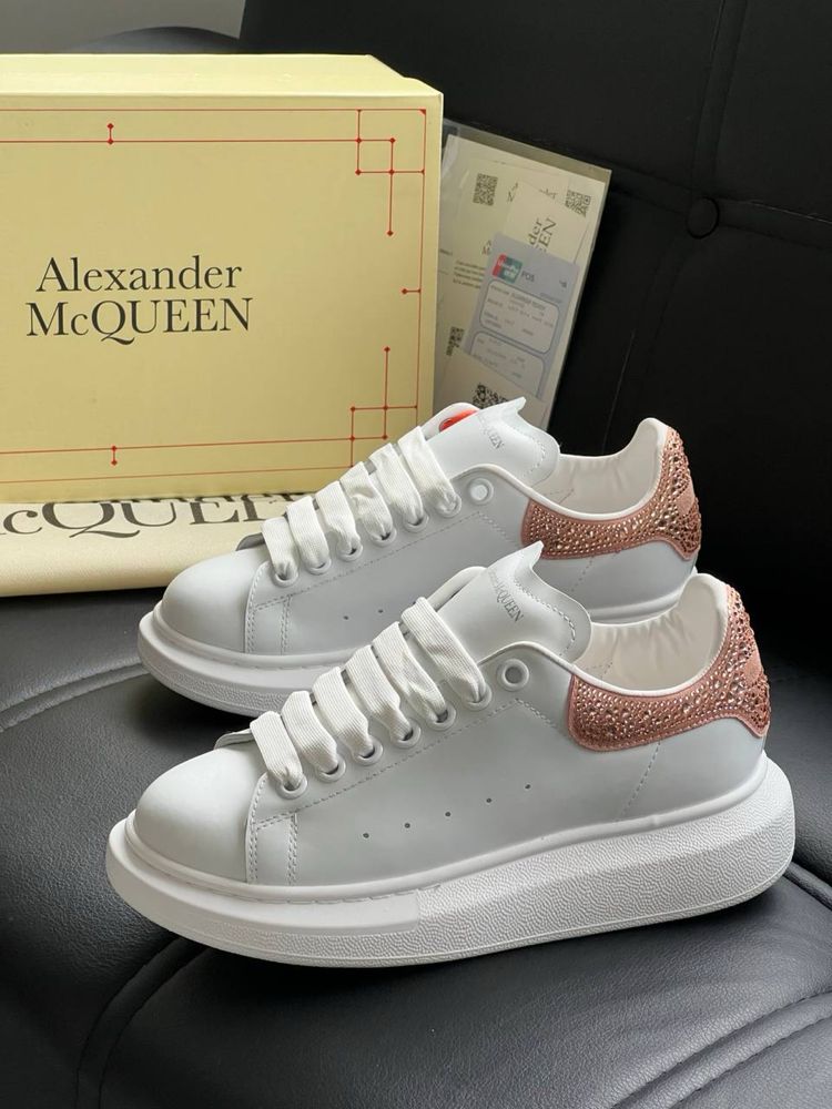 Adidasi Alexander Mcqueen noi!
