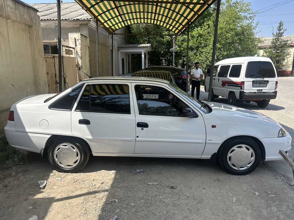 Nexia 2 1.6 sotiladi
