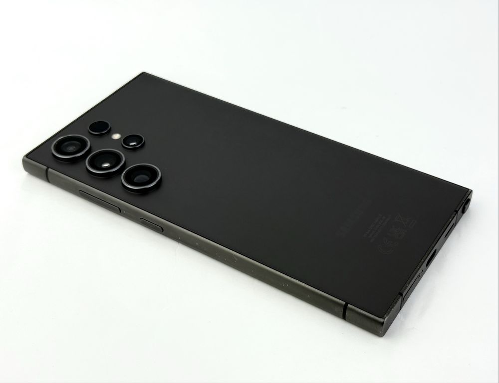 Samsung Galaxy S24 Ultra 5G 256GB 12RAM Titanium Black Отличен!